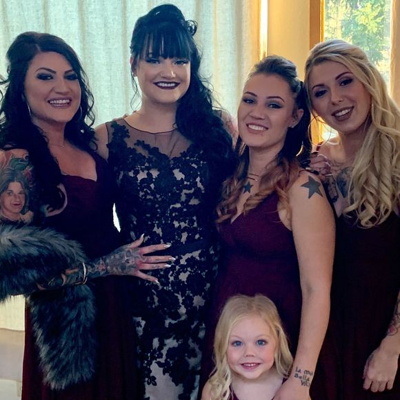 Meet your Posher, Christie - Picture 1 of 1